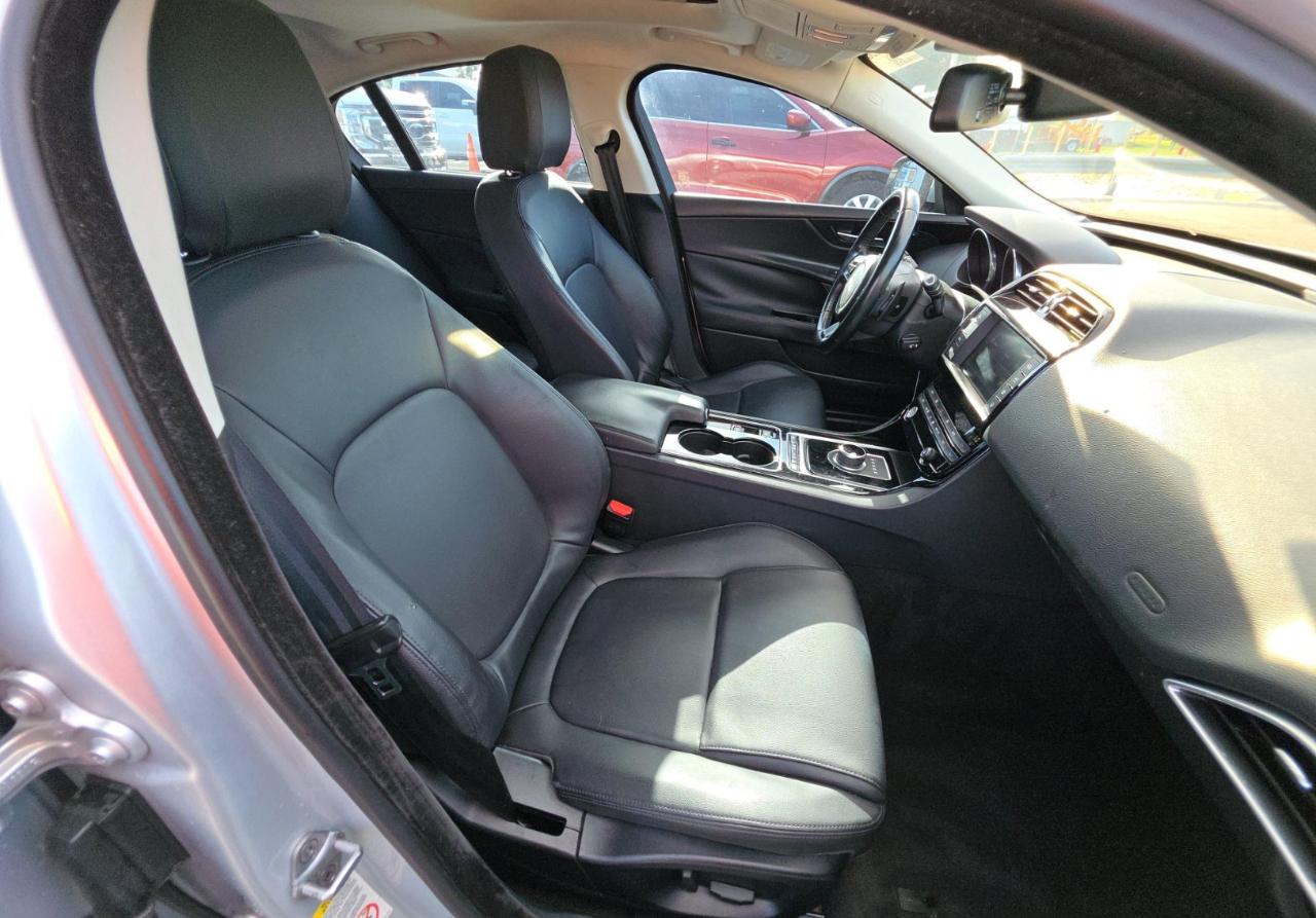 Jaguar XE  2017
