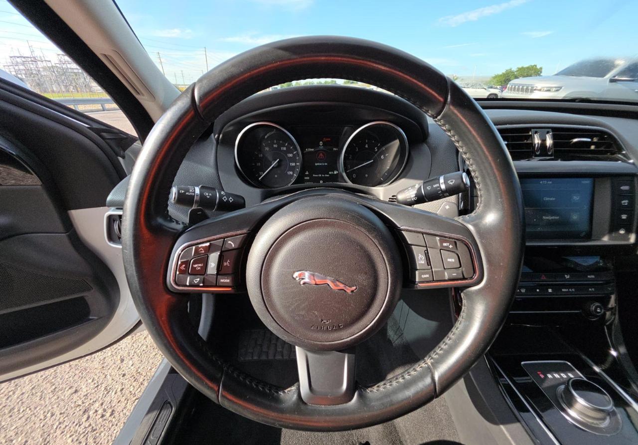 Jaguar XE  2017