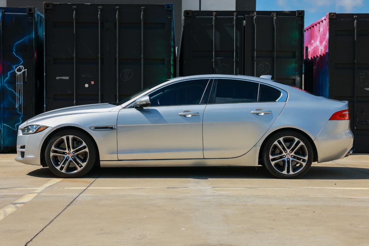 Jaguar XE  2017