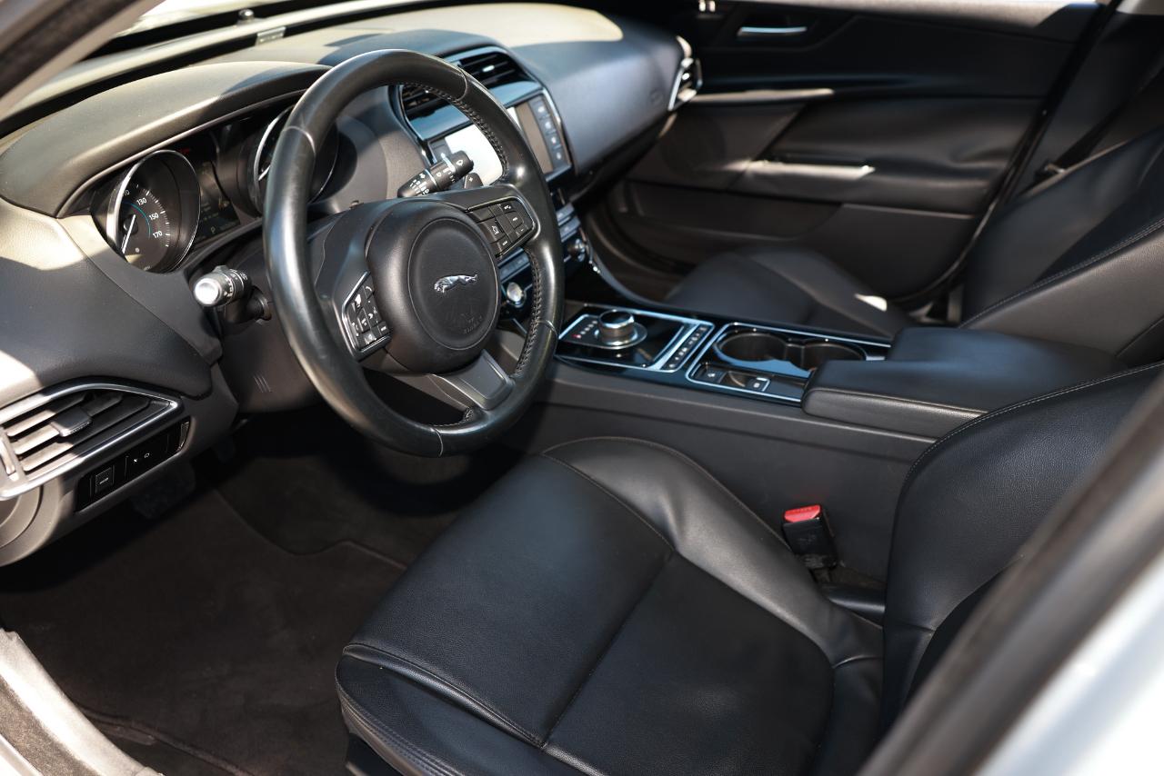 Jaguar XE  2017