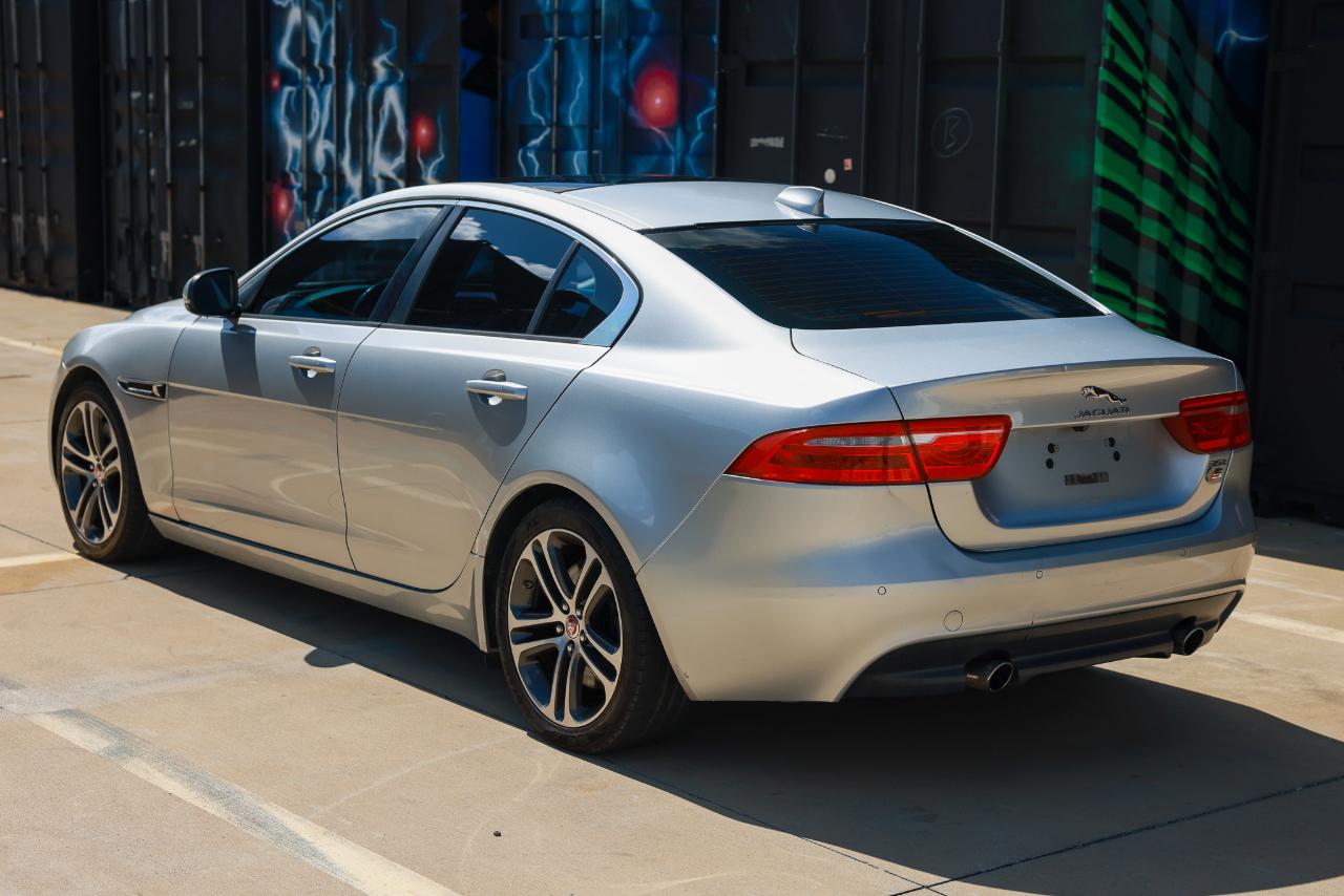 Jaguar XE  2017