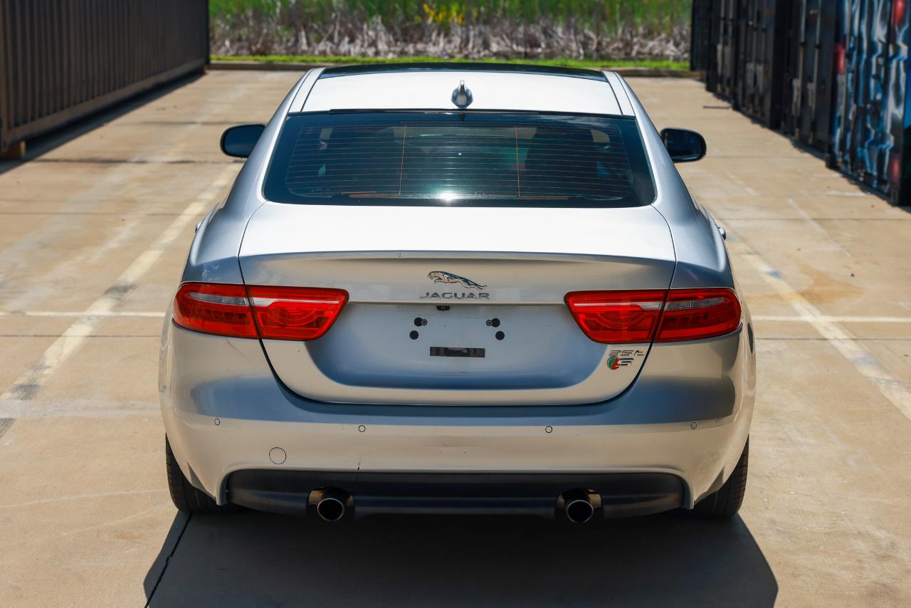 Jaguar XE  2017