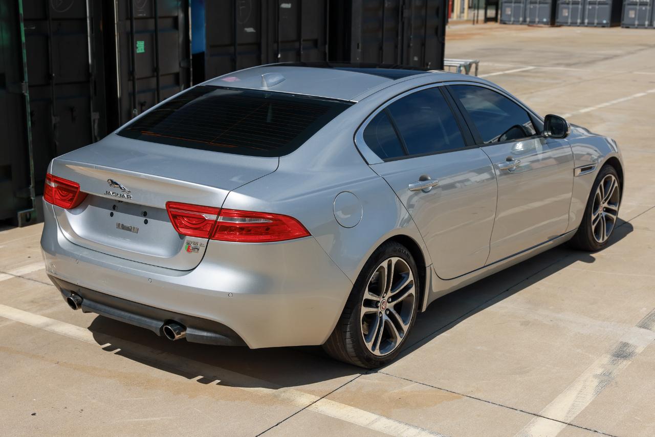 Jaguar XE  2017