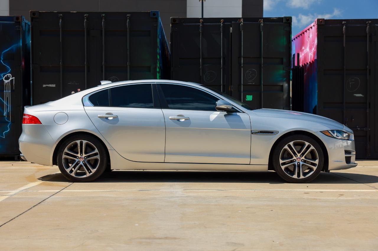 Jaguar XE  2017