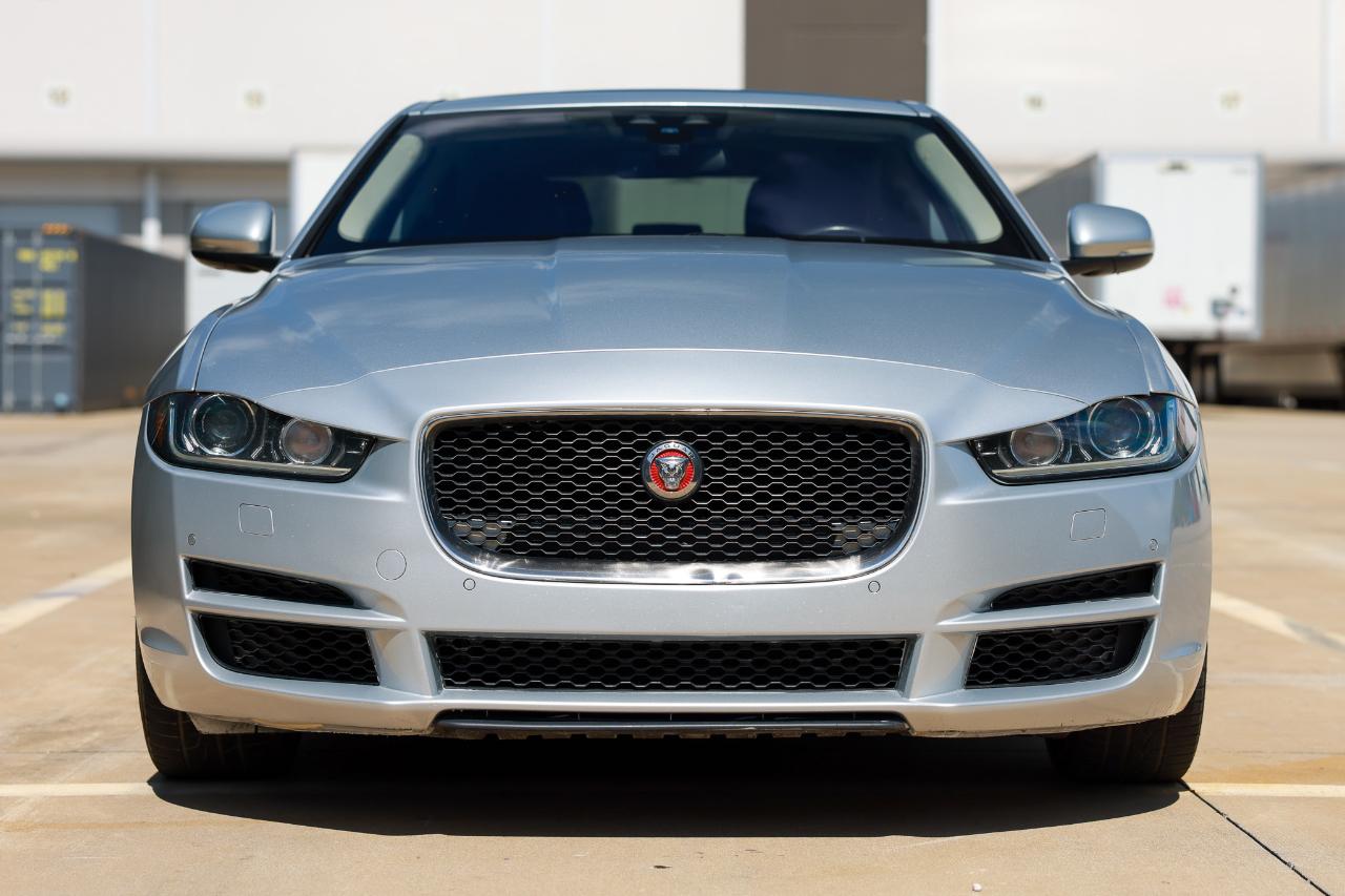 Jaguar XE  2017