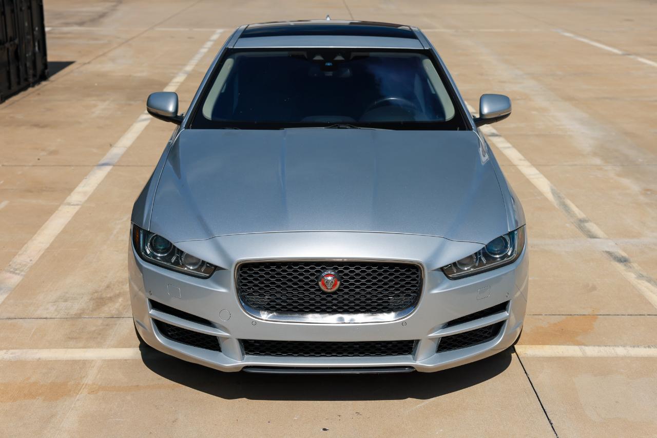 Jaguar XE  2017