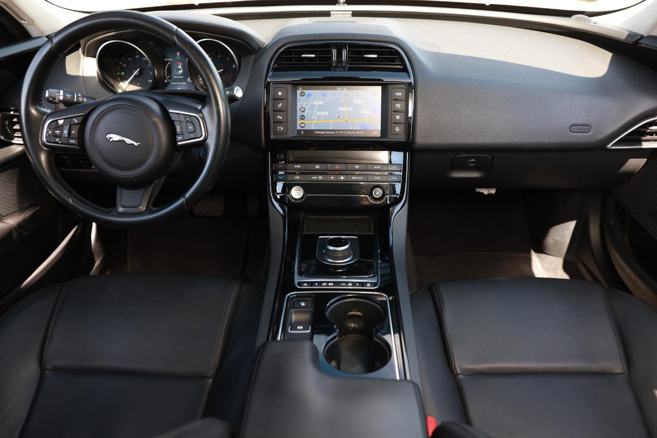 Jaguar XE  2017