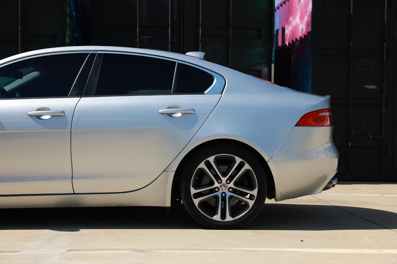 Jaguar XE  2017