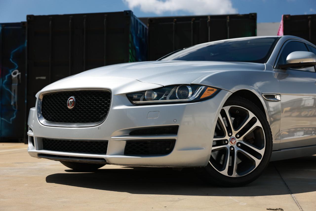 Jaguar XE  2017