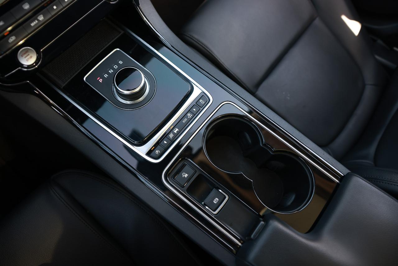 Jaguar XE  2017