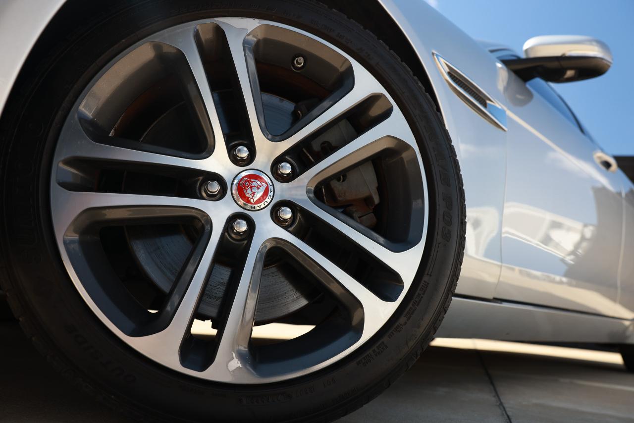 Jaguar XE  2017