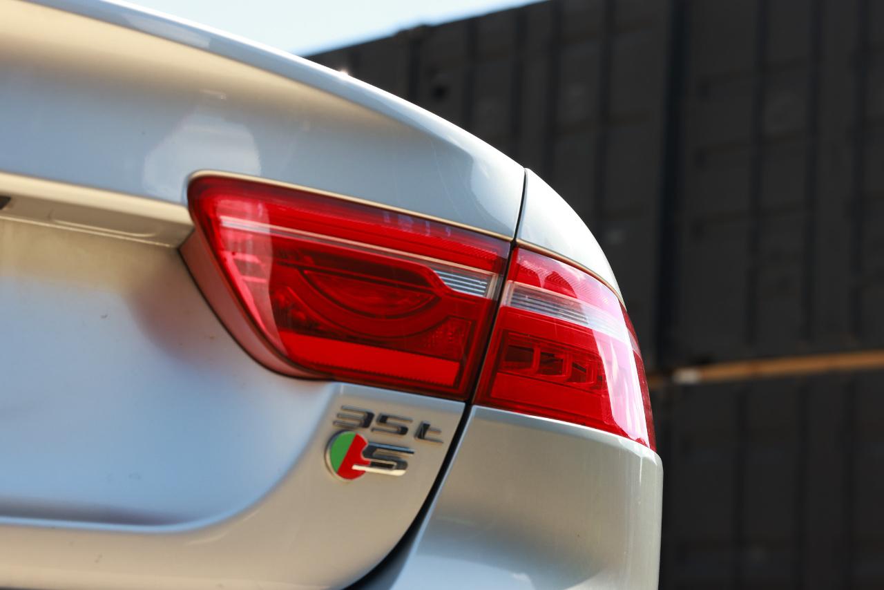 Jaguar XE  2017