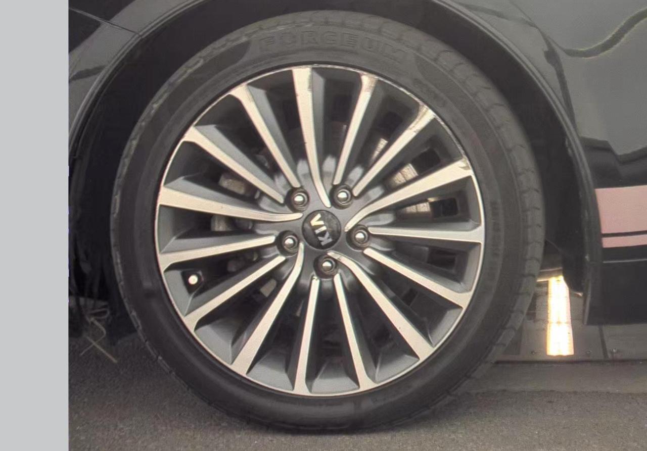 Kia Cadenza  2017