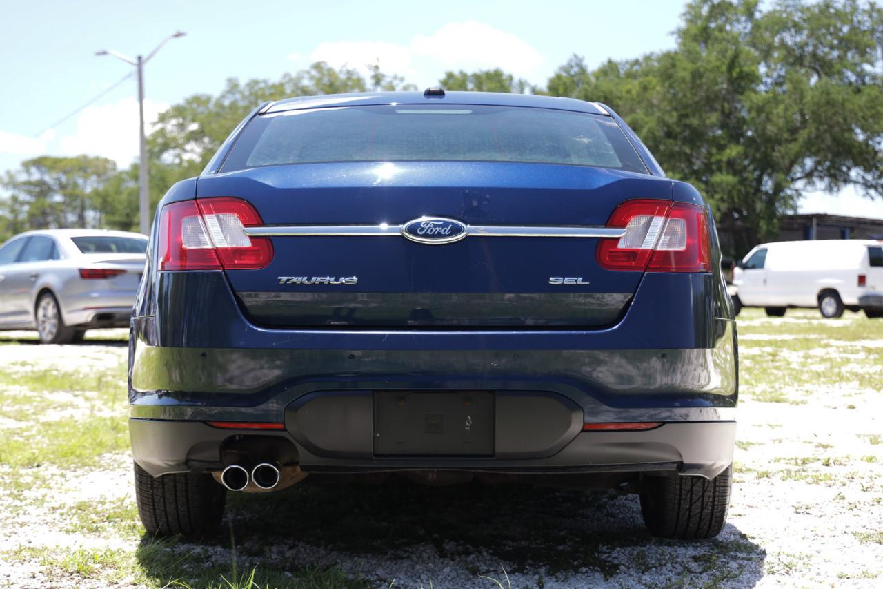 Ford Taurus  2012