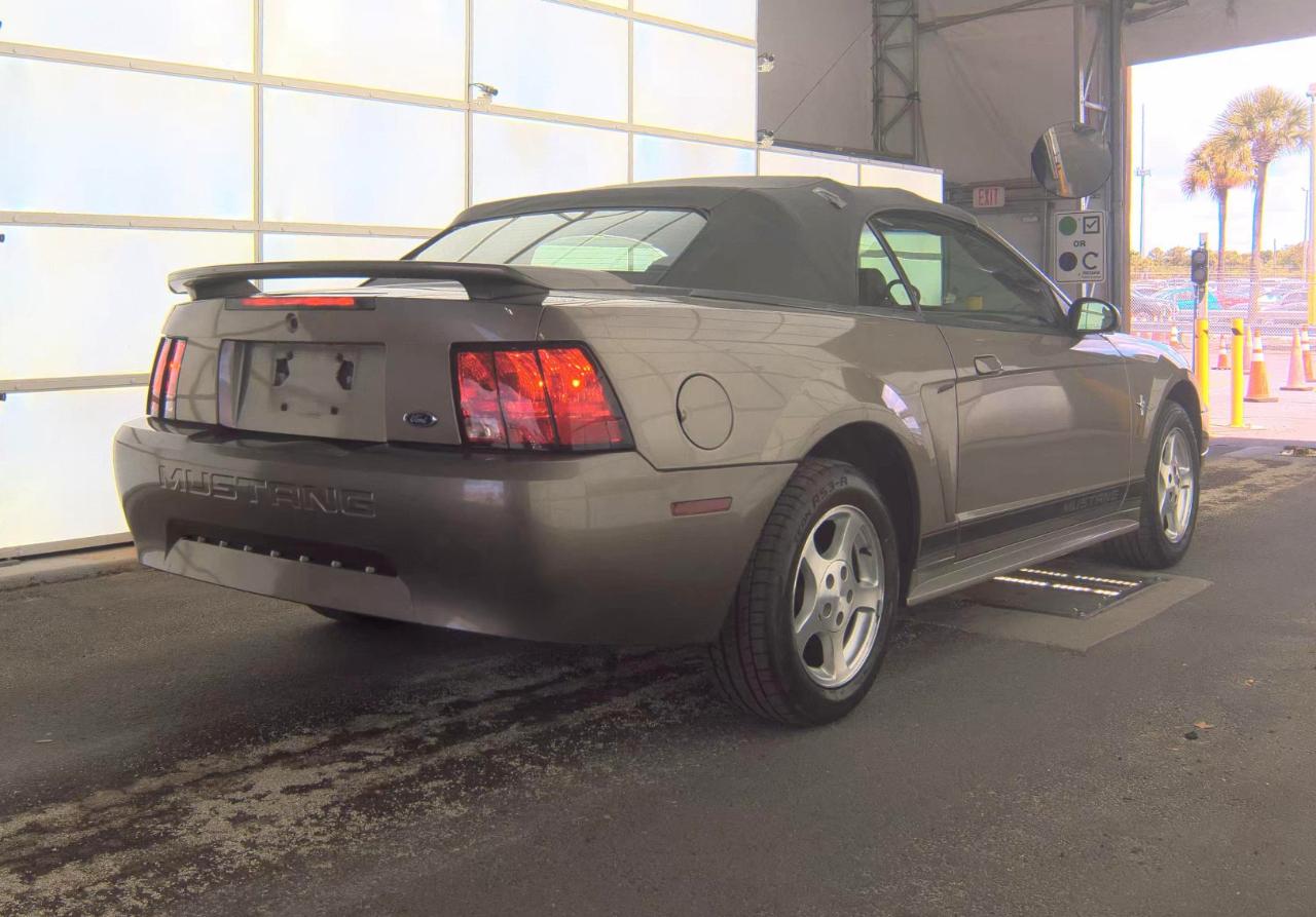 Ford Mustang  2002