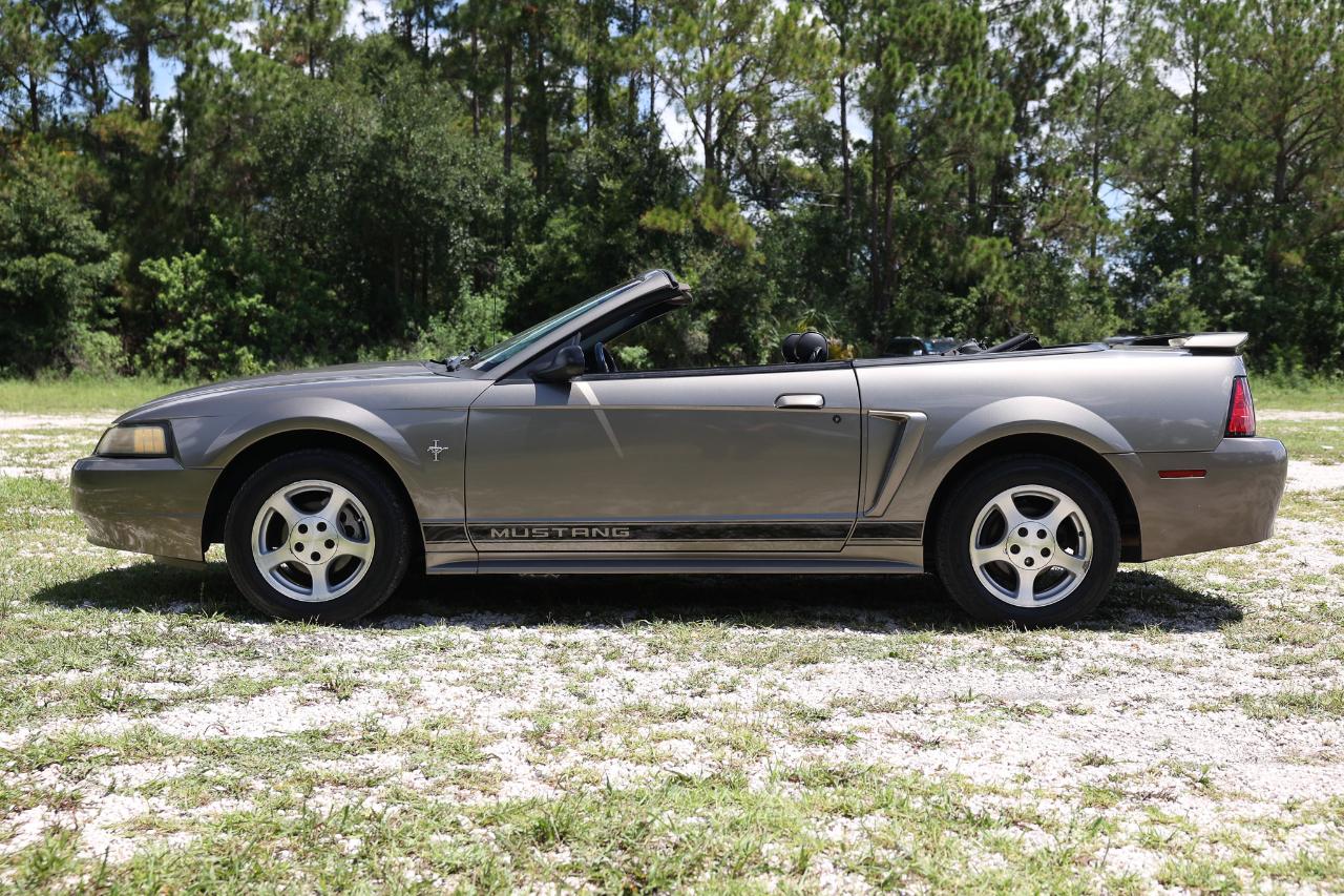 Ford Mustang  2002