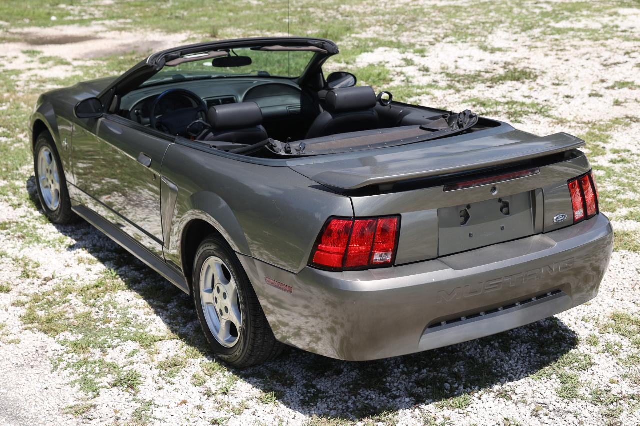 Ford Mustang  2002