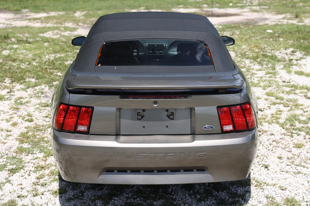 Ford Mustang  2002
