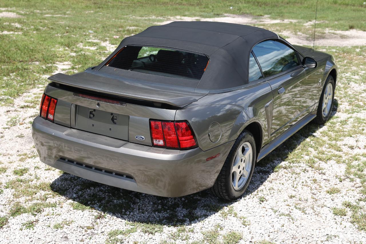 Ford Mustang  2002