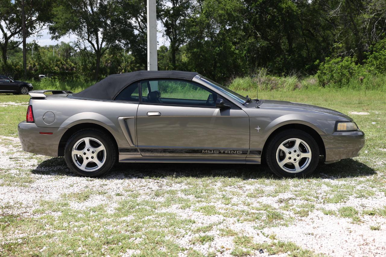 Ford Mustang  2002
