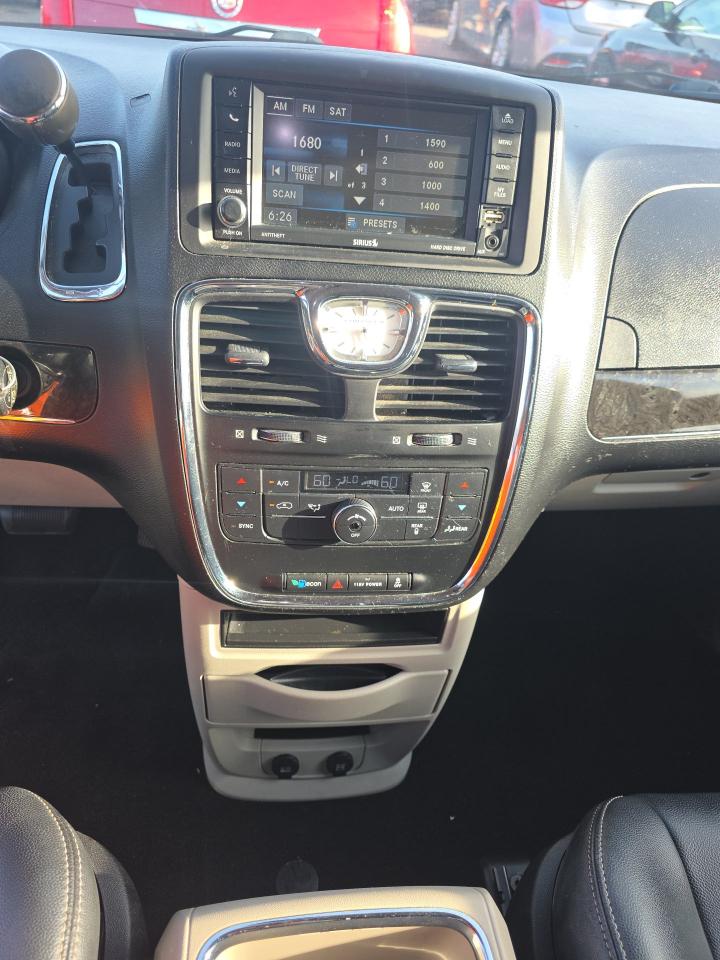 Chrysler Town & Country  2013