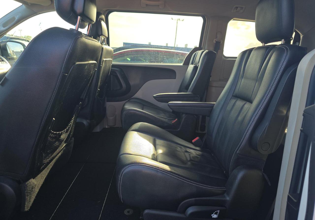 Chrysler Town & Country  2013