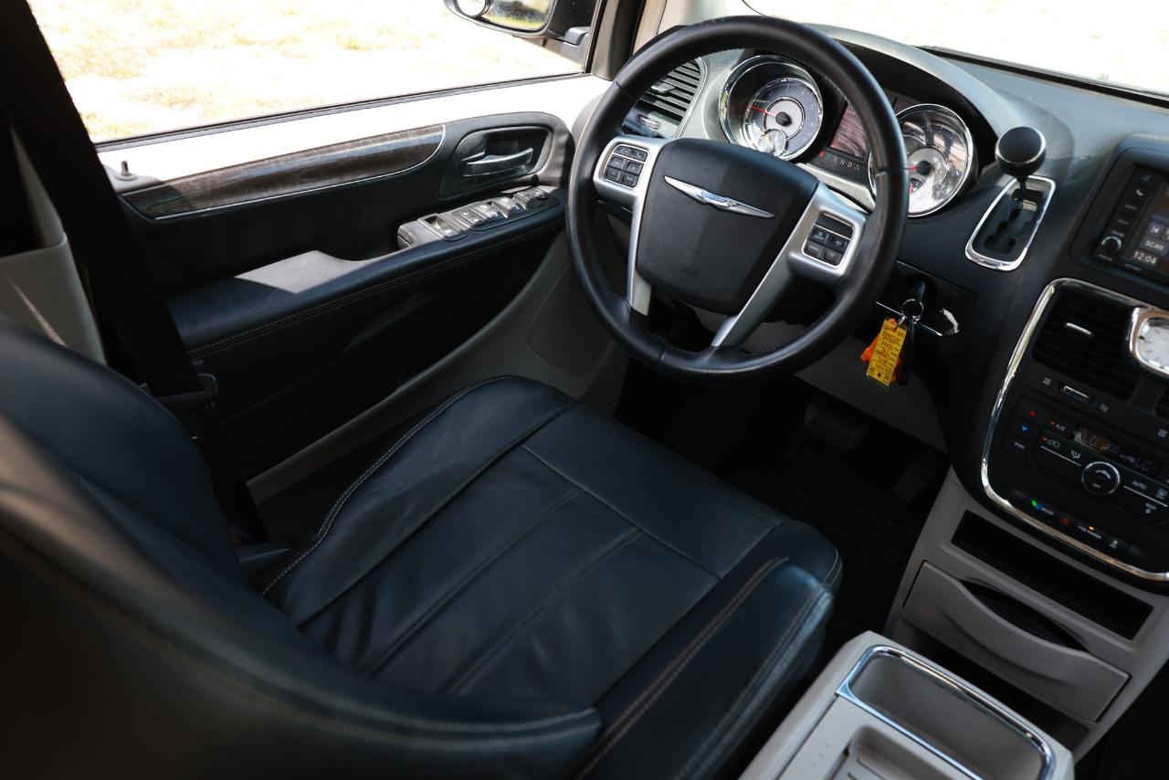 Chrysler Town & Country  2013