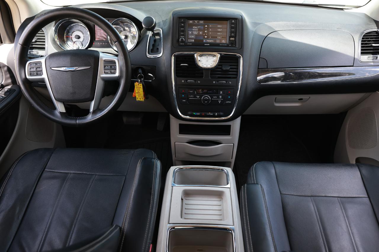 Chrysler Town & Country  2013