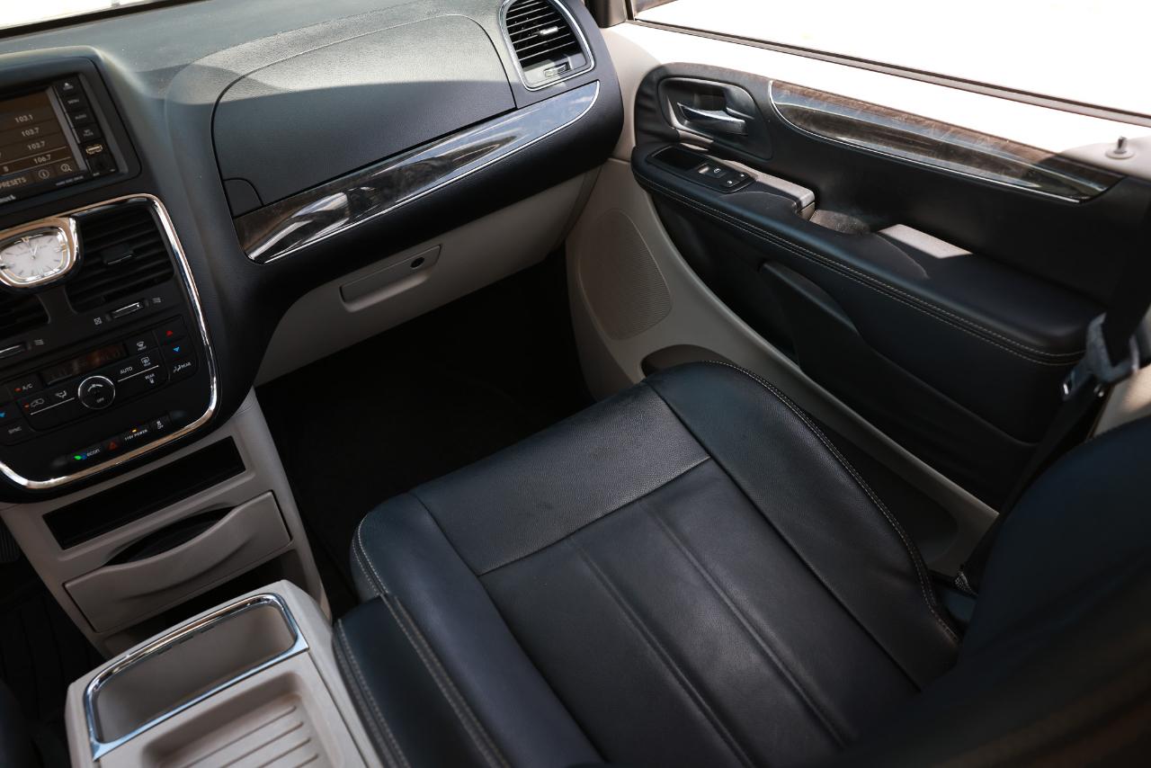 Chrysler Town & Country  2013