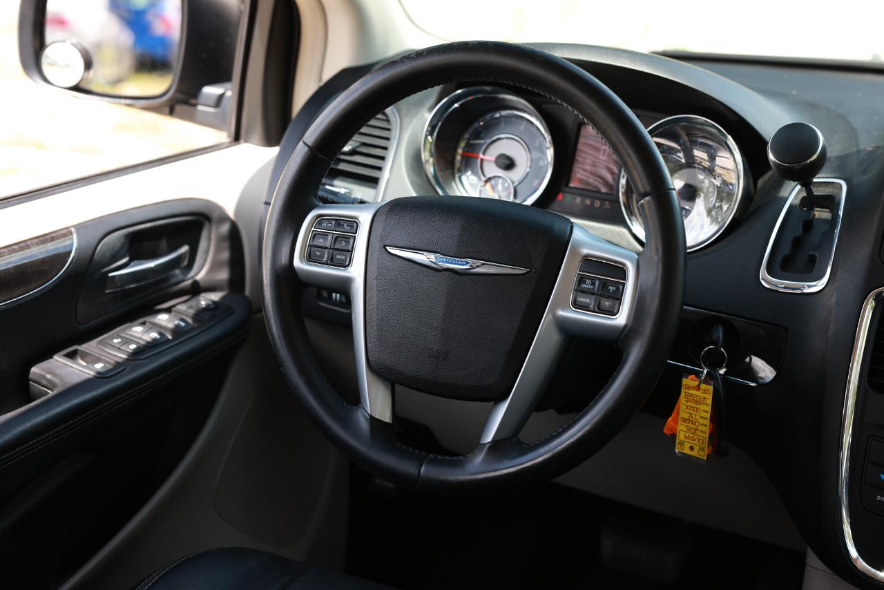Chrysler Town & Country  2013