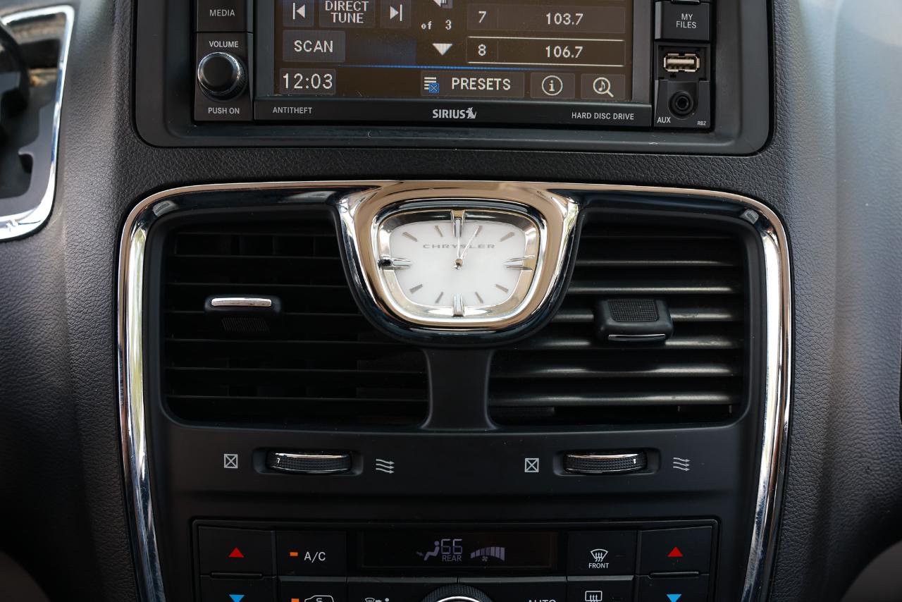 Chrysler Town & Country  2013