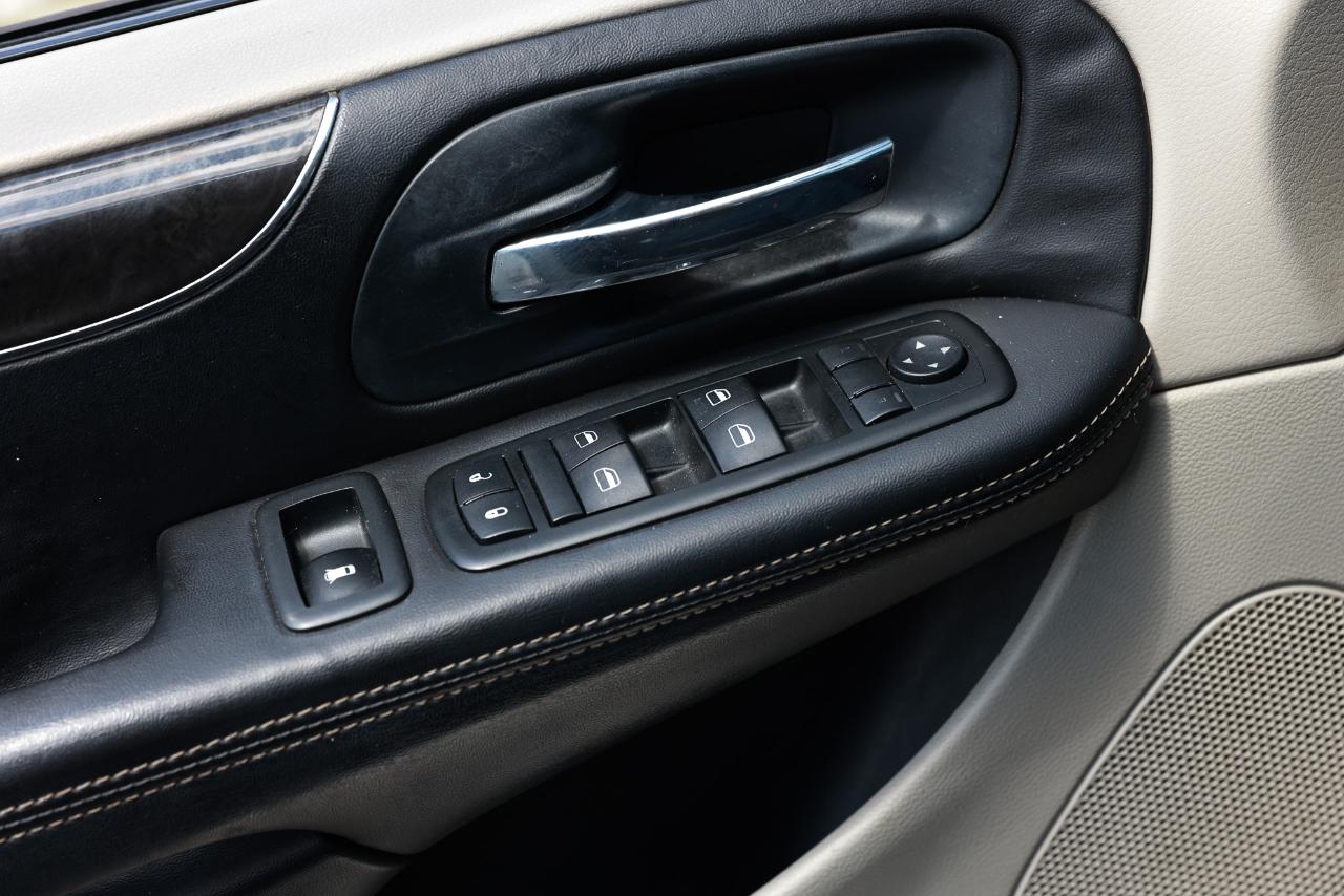 Chrysler Town & Country  2013