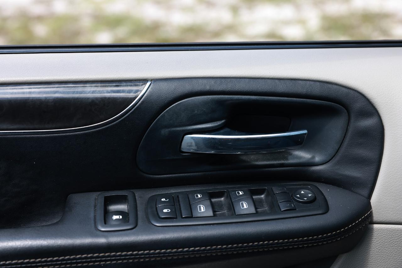 Chrysler Town & Country  2013