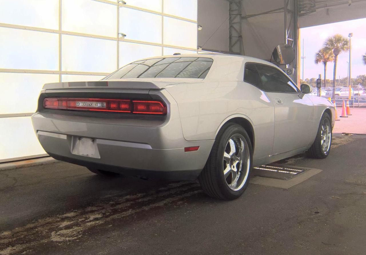 Dodge Challenger  2010