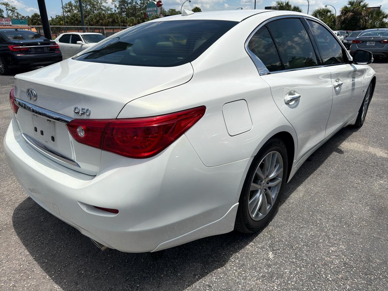 Infiniti Q50 Premium 2014