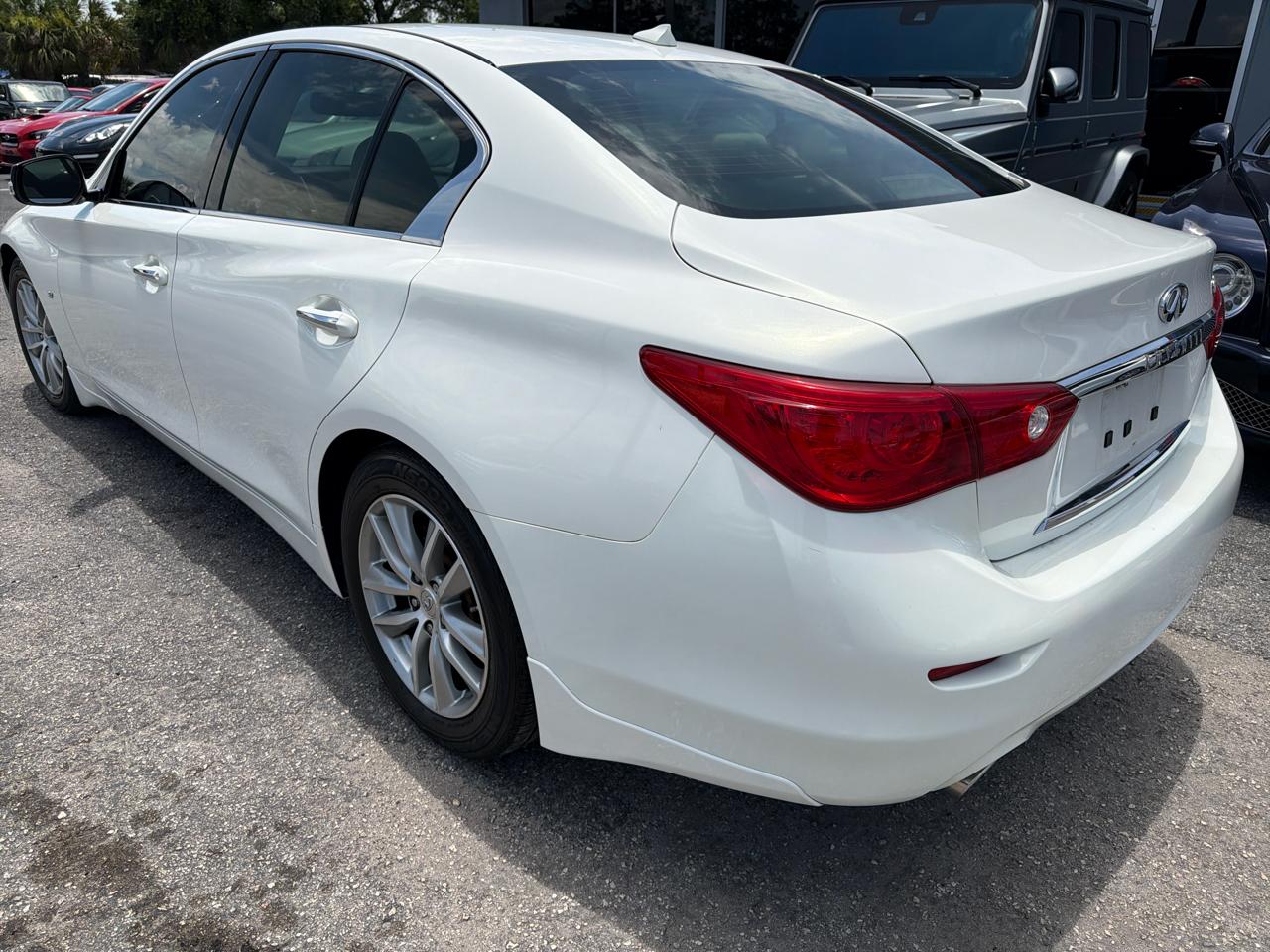 Infiniti Q50 Premium 2014