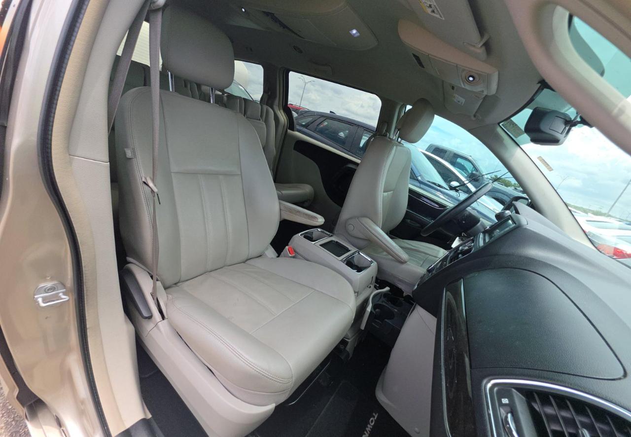 Chrysler Town & Country  2013