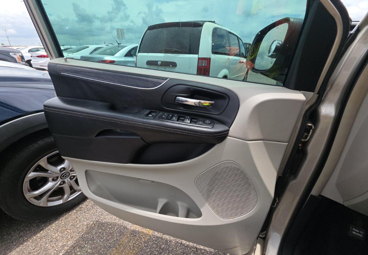 Chrysler Town & Country  2013