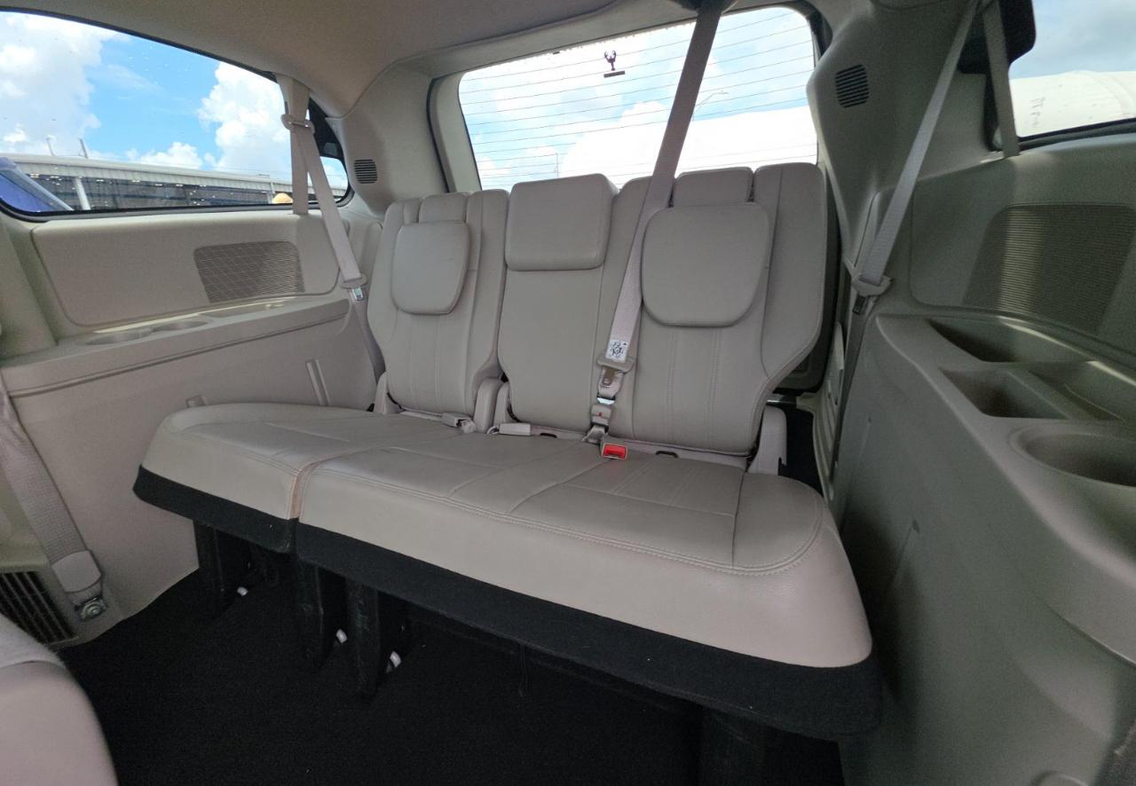 Chrysler Town & Country  2013