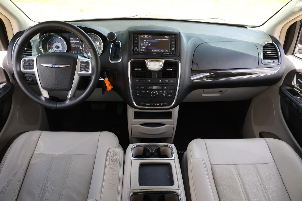 Chrysler Town & Country  2013
