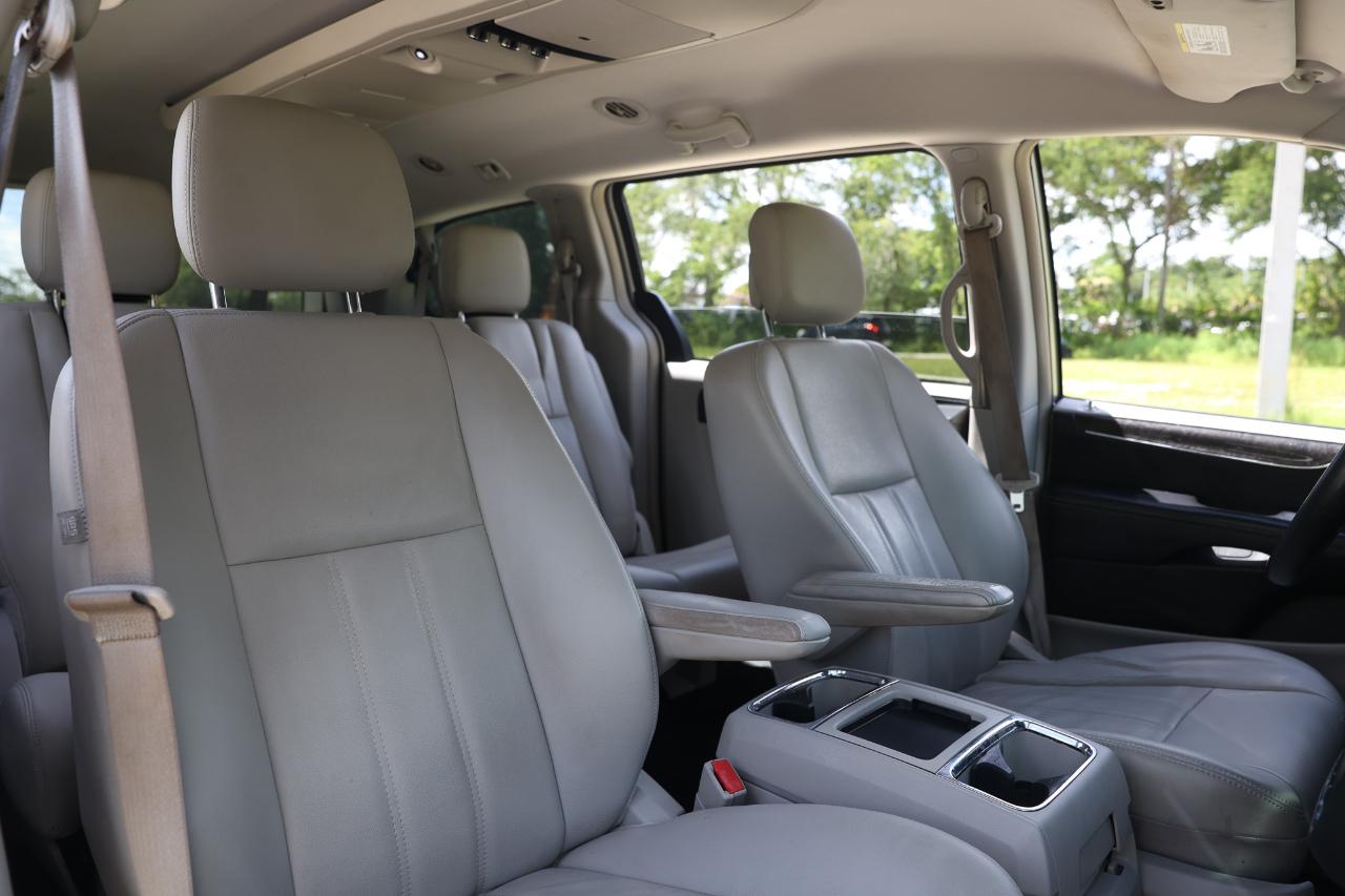 Chrysler Town & Country  2013