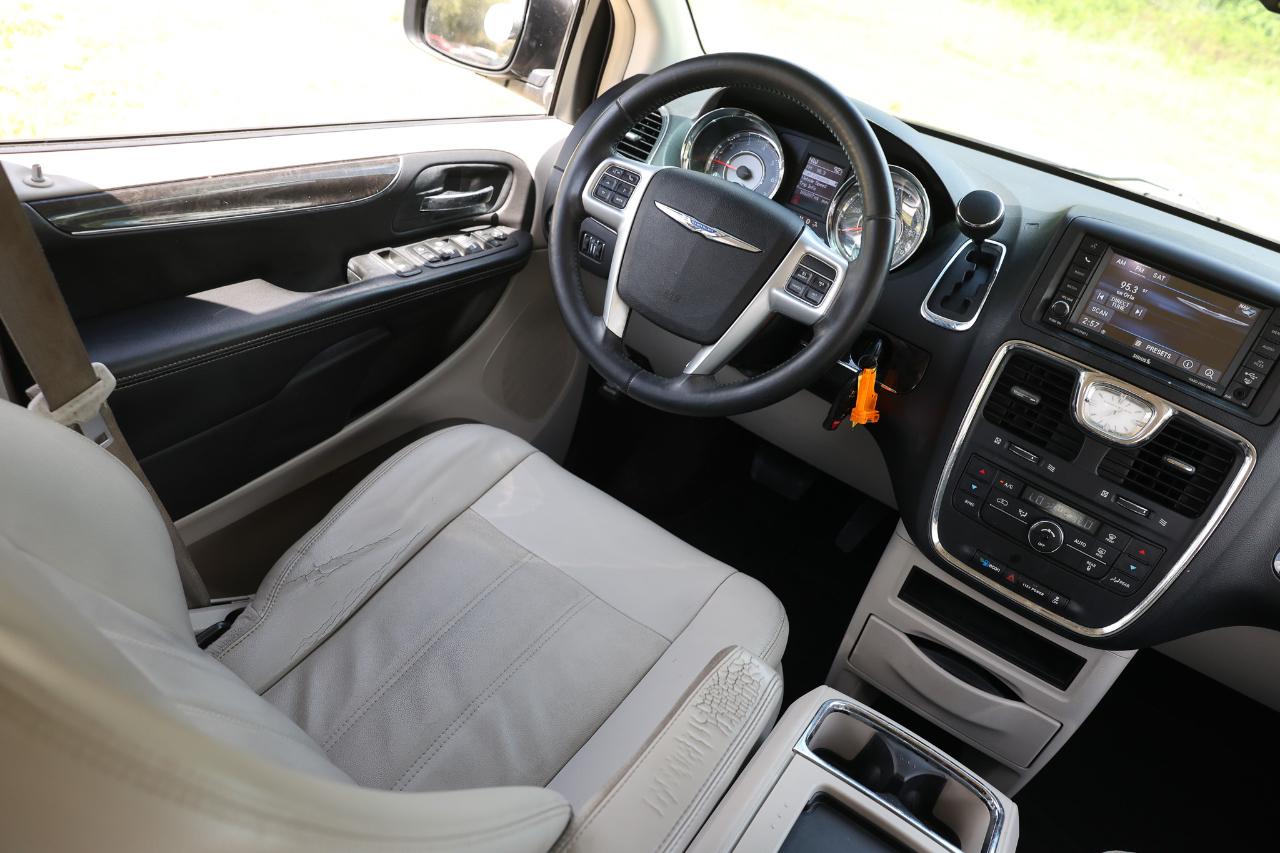 Chrysler Town & Country  2013