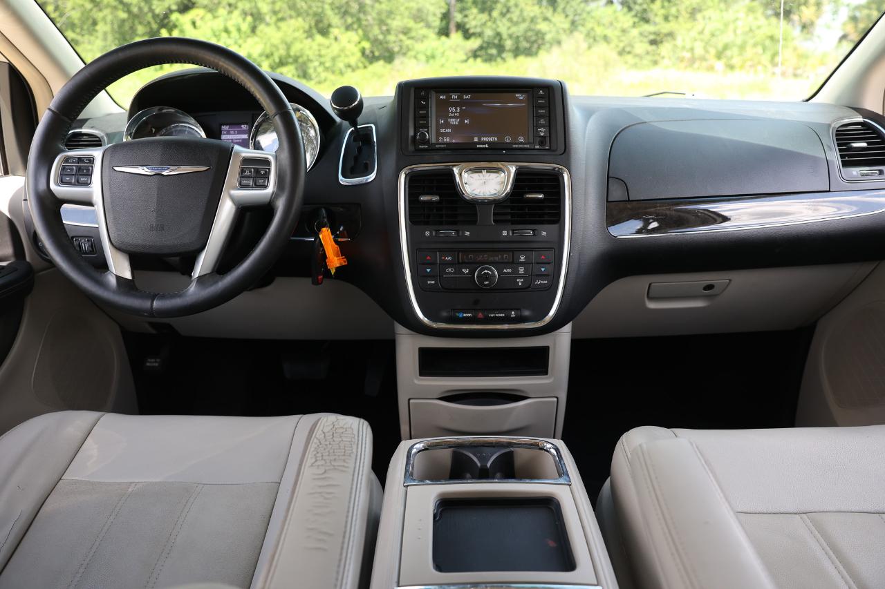Chrysler Town & Country  2013
