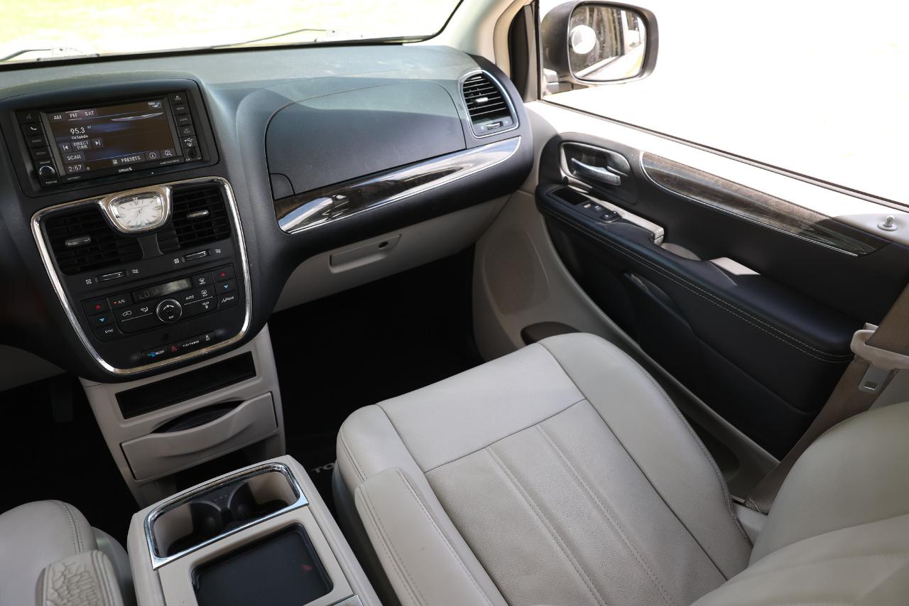 Chrysler Town & Country  2013