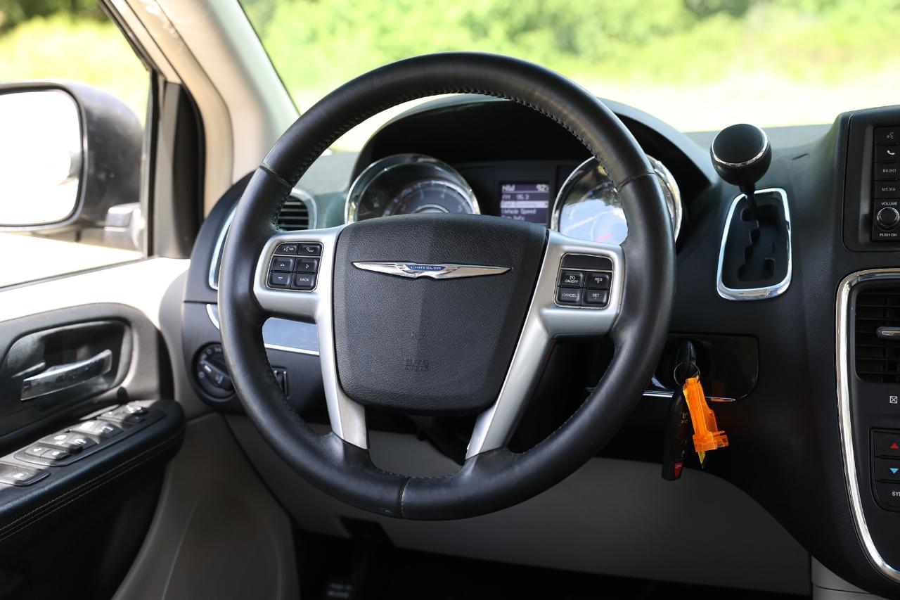 Chrysler Town & Country  2013