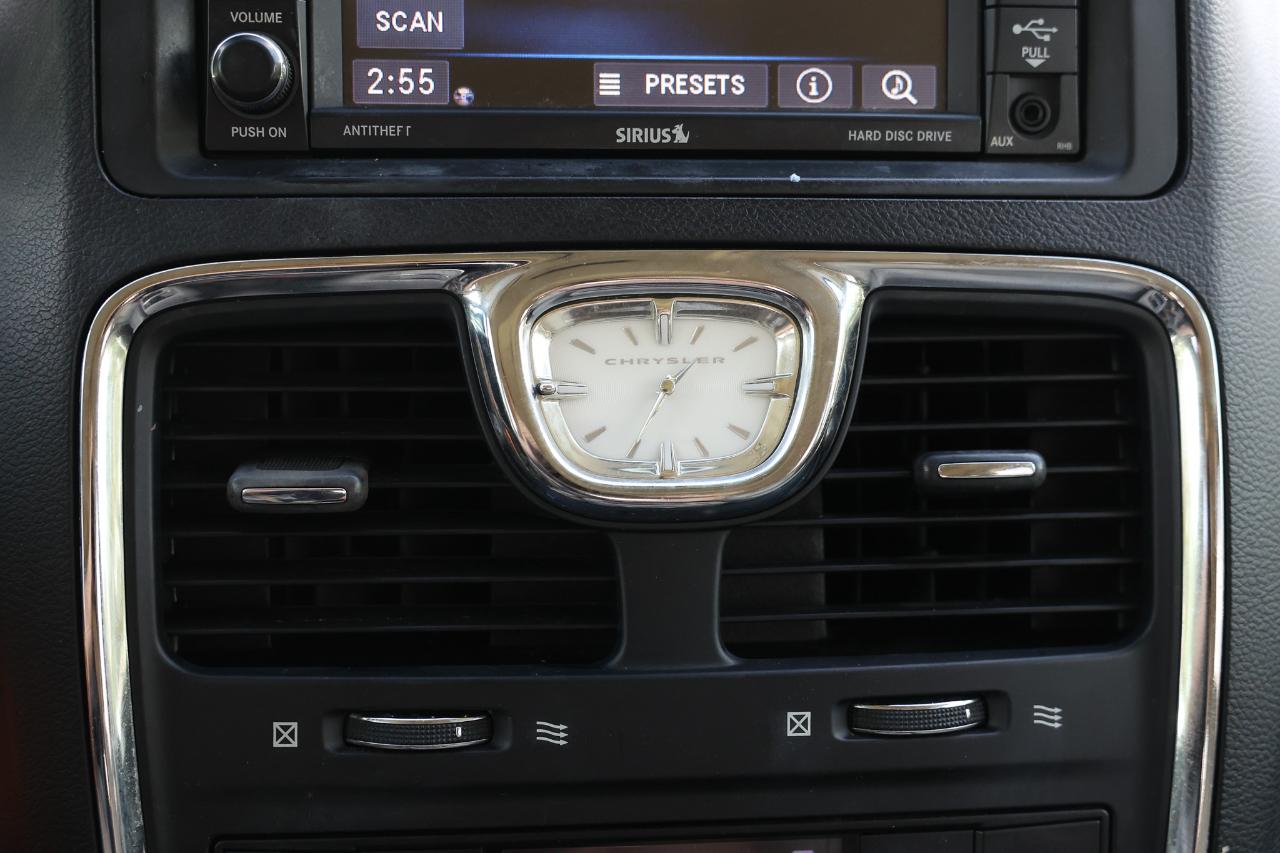 Chrysler Town & Country  2013
