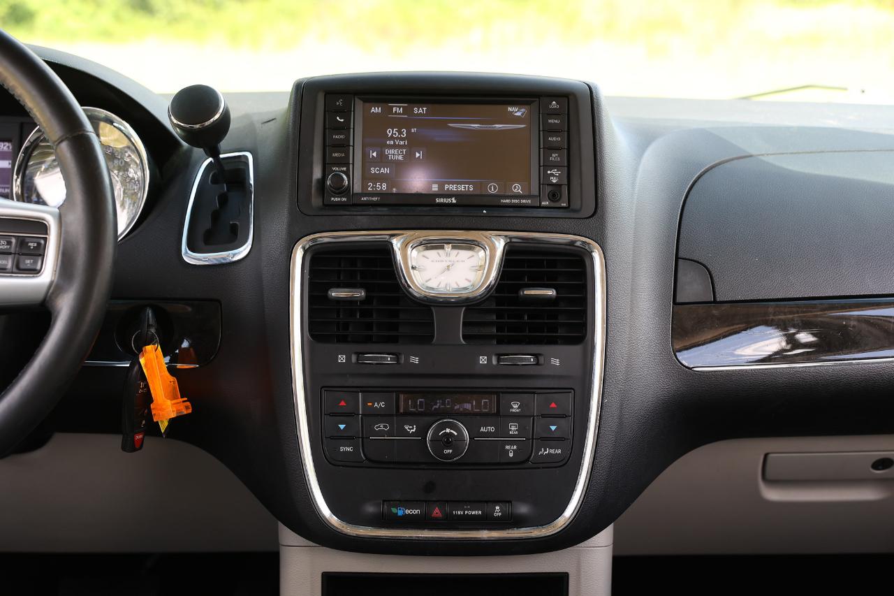 Chrysler Town & Country  2013