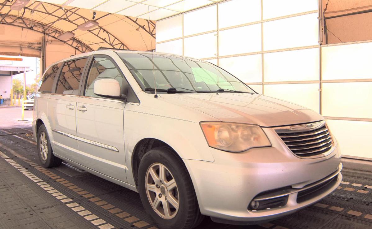 Chrysler Town & Country  2011