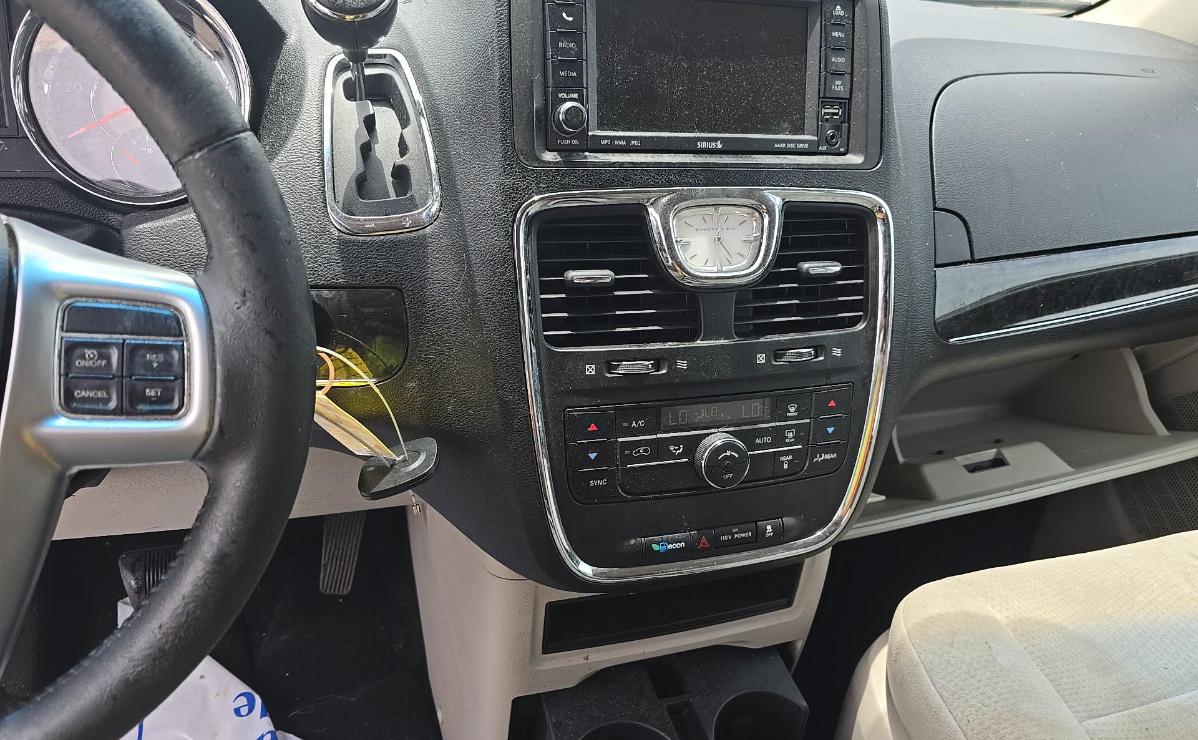 Chrysler Town & Country  2011
