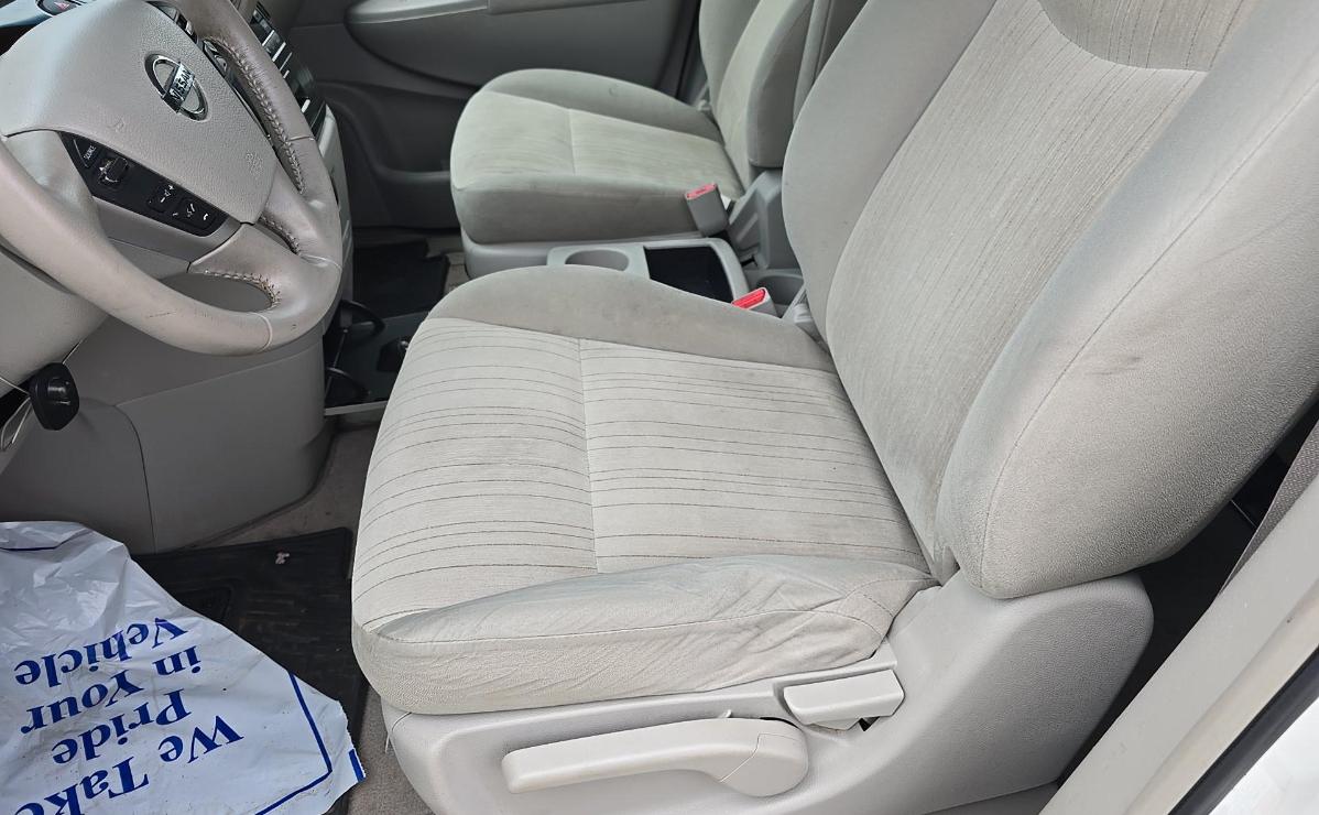 Nissan Quest  2013